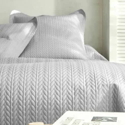 Couvre-lit matelassé microfibre motif géométrique
