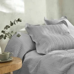 Couvre-lit matelassé microfibre motif géométrique
