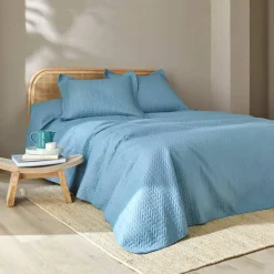 Couvre-lit matelassé microfibre motif géométrique