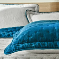 Couvre-lit réversible microfibre matelassée/sherpa