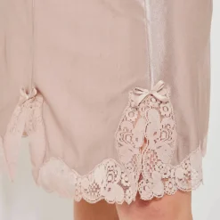 Fond de robe en satin antistatique