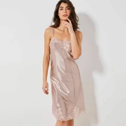 Fond de robe en satin antistatique