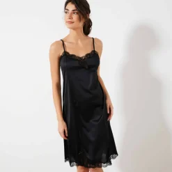 Fond de robe en satin antistatique