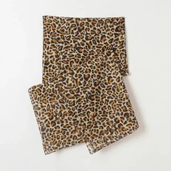 Foulard motif léopard voile de coton
