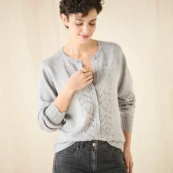 Gilet boutonné, maille ajourée