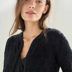 Gilet manches longues, maille ajourée fantaisie