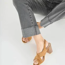 Jean droit à revers 7/8ème, taille haute