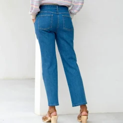 Jean droit taille haute, ceinture à nouer