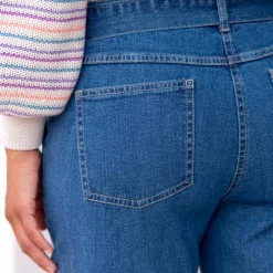 Jean droit taille haute, ceinture à nouer