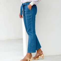 Jean droit taille haute, ceinture à nouer