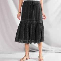 Jupe mi-longue, dentelle et macramé