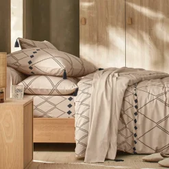 Linge de lit Massaï coton à motifs graphiques et finitions pompons