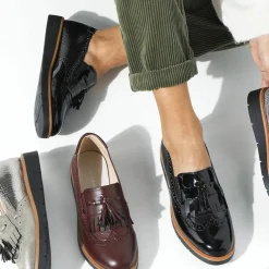 Mocassins compensés à franges et pompons