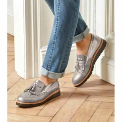 Mocassins compensés à franges et pompons