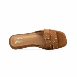 Mules brides croisées et cloutées