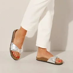 Mules plates cuir à boucle réglable
