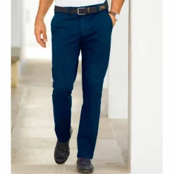Pantalon chino ceinture arrondie sous le ventre