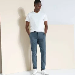 Pantalon chino ceinture arrondie sous le ventre