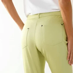 Pantalon fuselé couleur