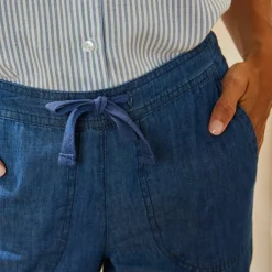 Pantalon fuselé, denim léger