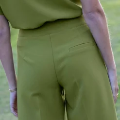 Pantalon large à pinces taille haute, uni