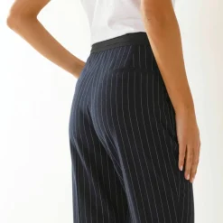 Pantalon 7/8ème coupe cigarette, imprimé rayé
