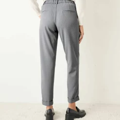 Pantalon 7/8ème fuselé rayé