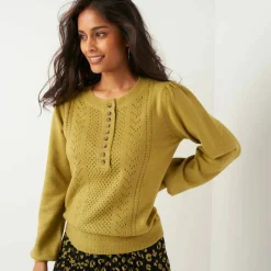 Pull ajouré col tunisien boutonné