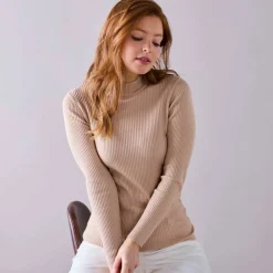 Pull col montant long, maille côtelée