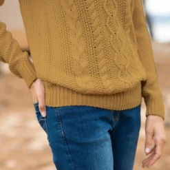 Pull col rond, maille torsadée