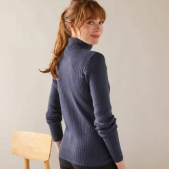 Pull col roulé, maille côtelée