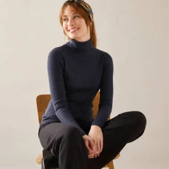 Pull col roulé, maille côtelée