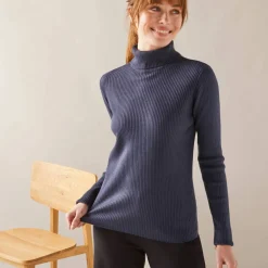 Pull col roulé, maille côtelée