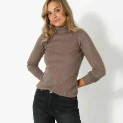 Pull col roulé, maille côtelée