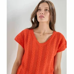 Pull col V manches courtes, maille ajourée