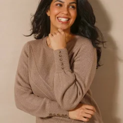 Pull maille fantaisie et détail boutons poignets, toucher doux