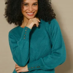 Pull maille fantaisie et détail boutons poignets, toucher doux