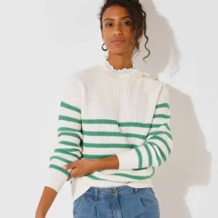 Pull rayé, col broderie anglaise