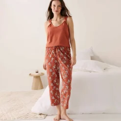 Pyjama court imprimé fleuri avec bretelles froncées