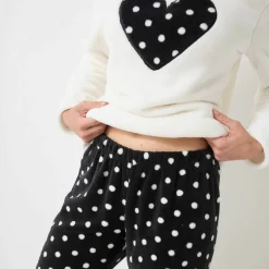 Pyjama pantalon en polaire toucher peluche, motif coeur et pois