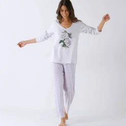 Pyjama pantalon motif fleurs et imprimé carreaux