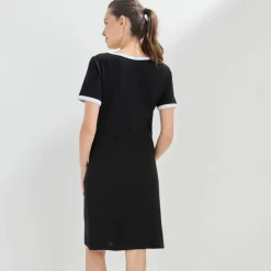 Robe courte bicolore, manches courtes