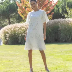 Robe courte broderie anglaise