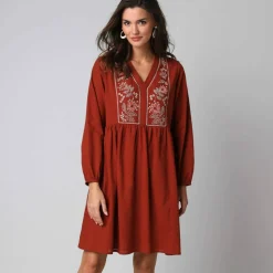 Robe courte brodée unie en coton