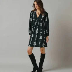 Robe courte col V, crêpe imprimé