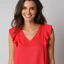 Robe courte col V unie, à mancherons volantés