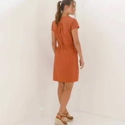 Robe courte col zippé