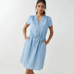Robe courte col zippé, denim léger