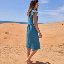 Robe courte en maille, décolleté macramé