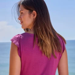 Robe courte en maille, décolleté macramé
